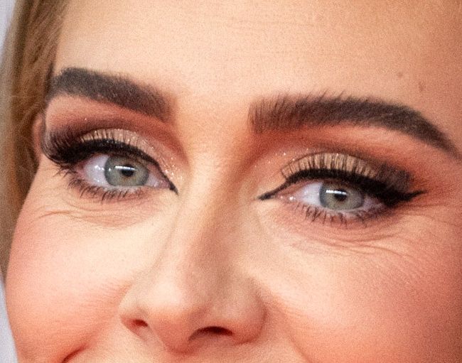 Adele eye color