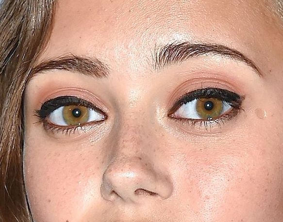 Ella Purnell eye color