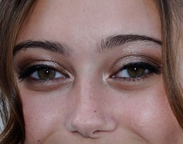 Ella Purnell eye color