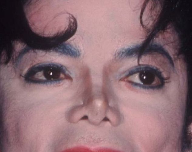 Michael Jackson eye color