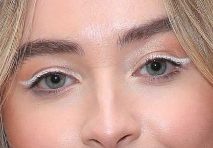 Sabrina Carpenter eye color