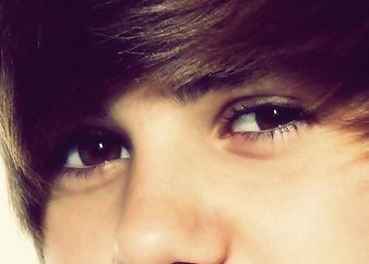 Justin Bieber eye color