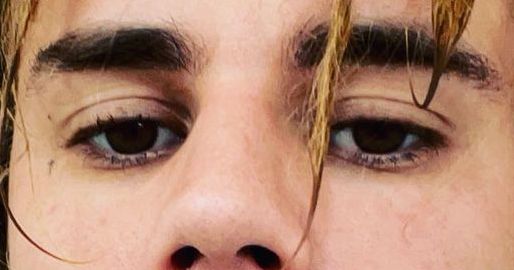 Justin Bieber eye color