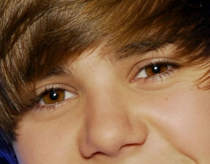 Justin Bieber eye color