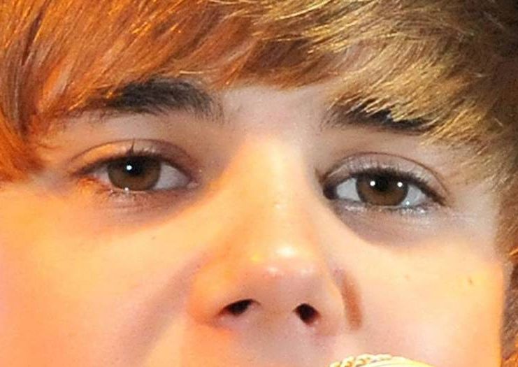 Justin Bieber eye color