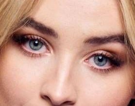 Sabrina Carpenter eye color