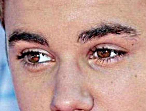 Justin Bieber eye color