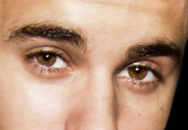 Justin Bieber eye color