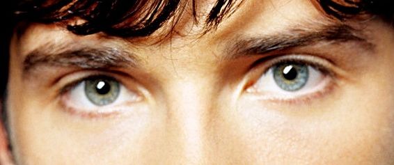 Tom Welling eye color