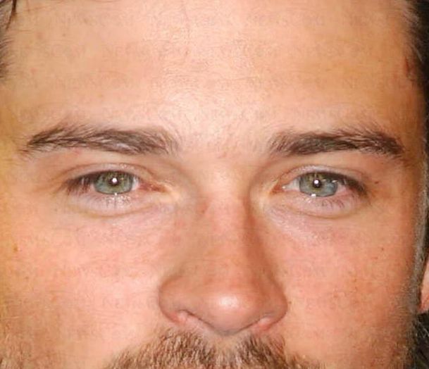 Tom Welling eye color