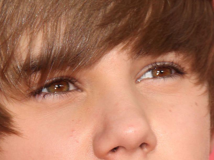 Justin Bieber eye color