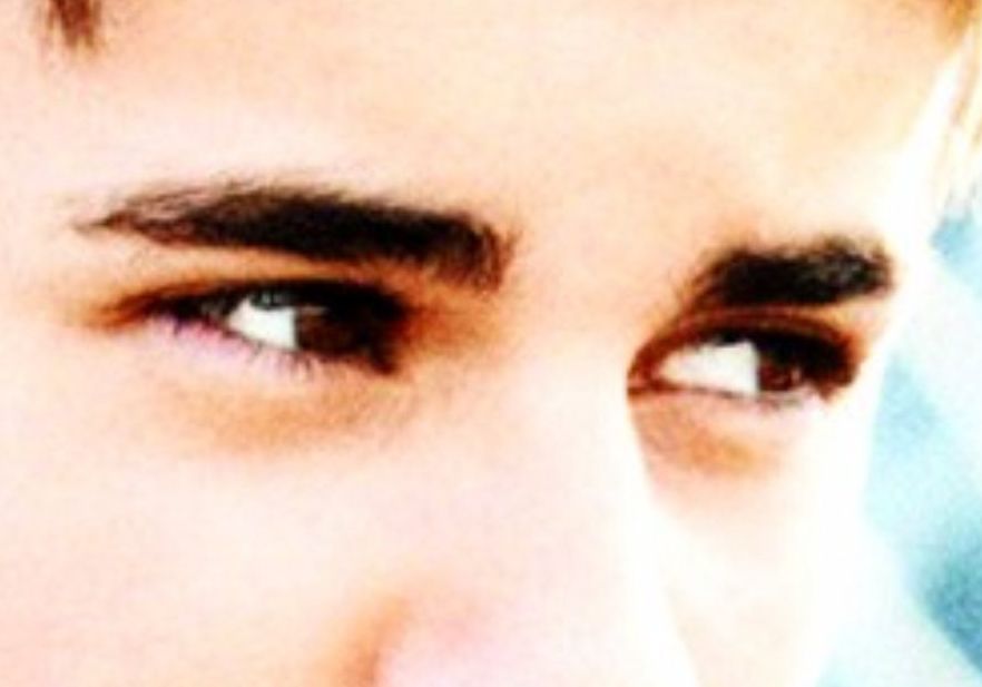 Justin Bieber eye color