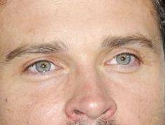 Tom Welling eye color