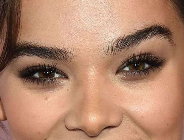 Hailee Steinfeld eye color