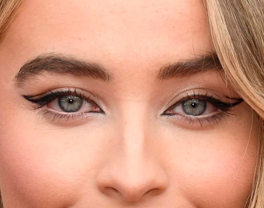 Sabrina Carpenter eye color