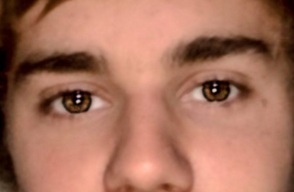 Justin Bieber eye color