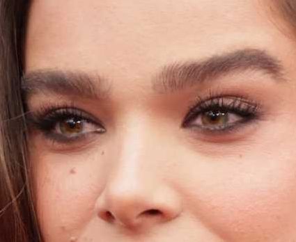 Hailee Steinfeld eye color