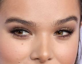 Hailee Steinfeld eye color