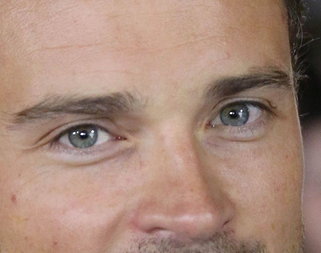 Tom Welling eye color