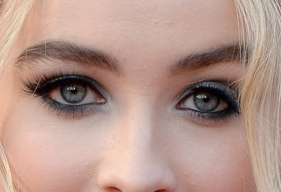 Sabrina Carpenter eye color