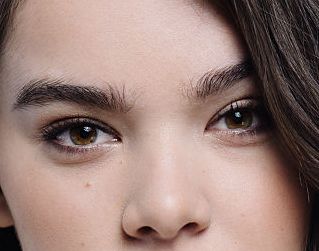 Hailee Steinfeld eye color