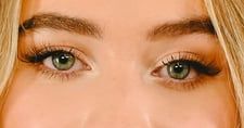 Sabrina Carpenter eye color