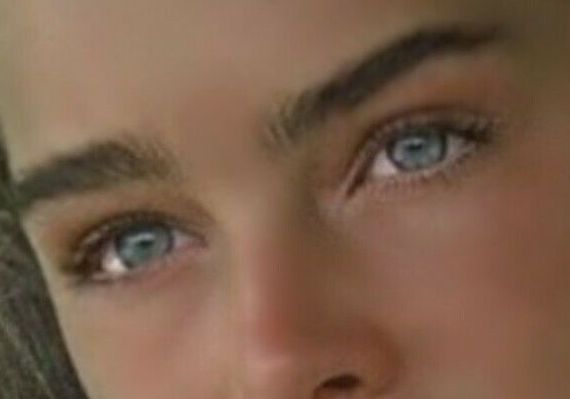 Brooke Shields eye color