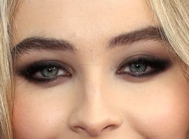 Sabrina Carpenter eye color