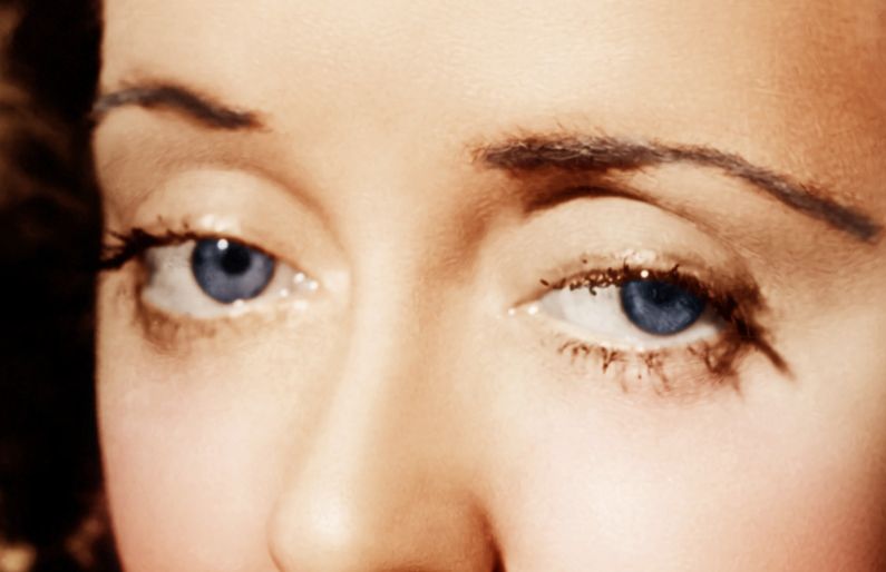 Bette Davis eye color