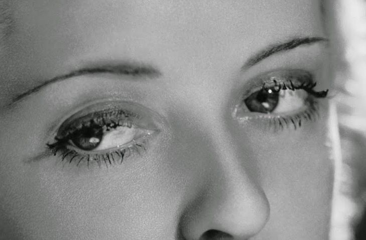 Bette Davis eye color