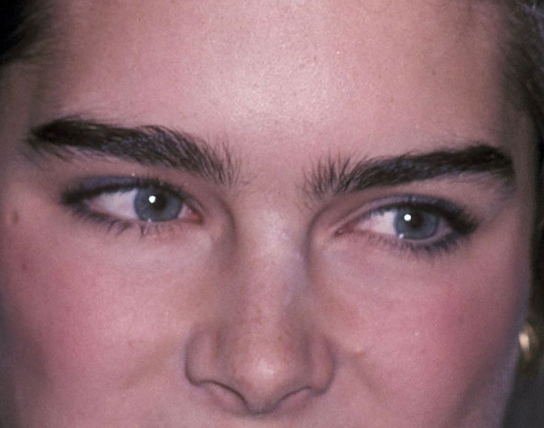 Brooke Shields eye color