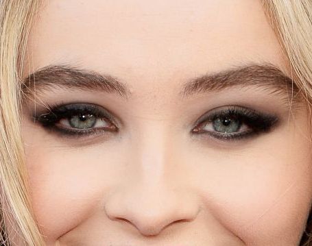 Sabrina Carpenter eye color