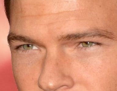 Alan Ritchson eye color