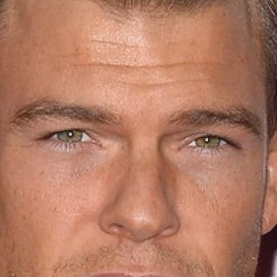 Alan Ritchson eye color