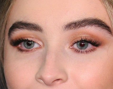 Sabrina Carpenter eye color