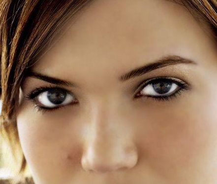 Mandy Moore eye color