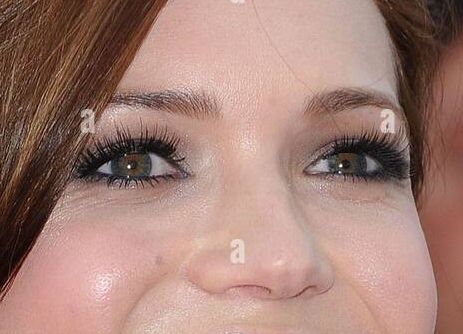 Mandy Moore eye color