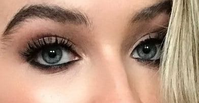 Sabrina Carpenter eye color