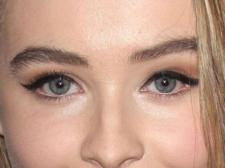 Sabrina Carpenter eye color