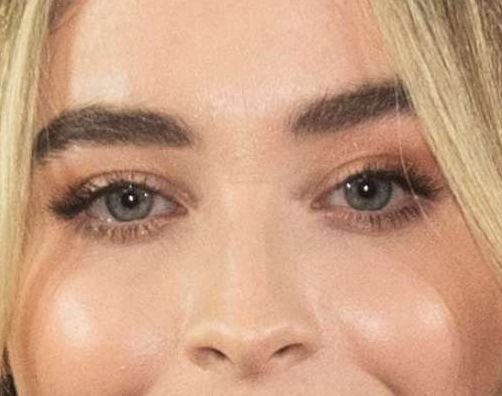 Sabrina Carpenter eye color