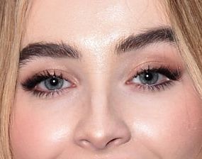 Sabrina Carpenter eye color