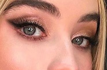 Sabrina Carpenter eye color