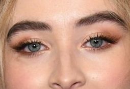 Sabrina Carpenter eye color