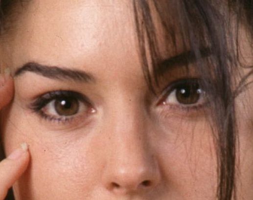 Monica Bellucci eye color