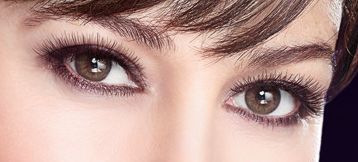 Monica Bellucci eye color