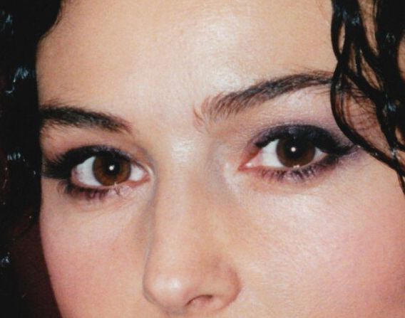 Monica Bellucci eye color