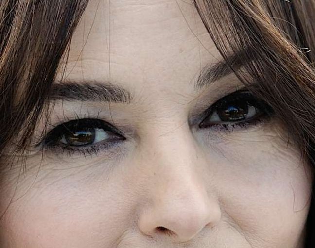 Monica Bellucci eye color