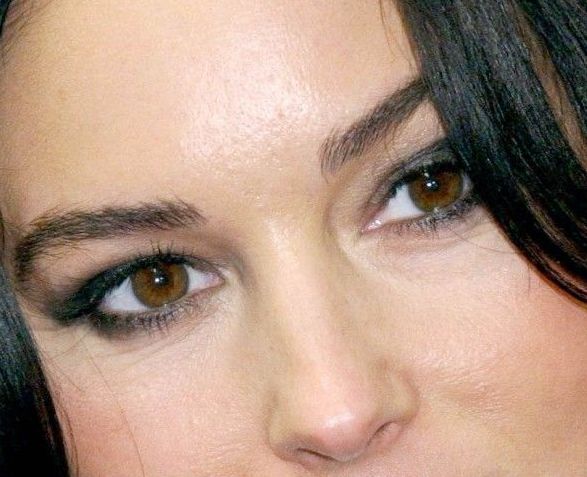 Monica Bellucci eye color