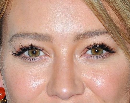 Hilary Duff eye color