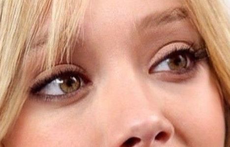 Hilary Duff eye color